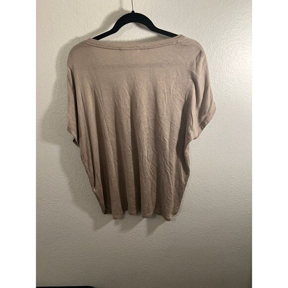 NWT vneck light weight putty color shirt size M - Picture 4 of 4